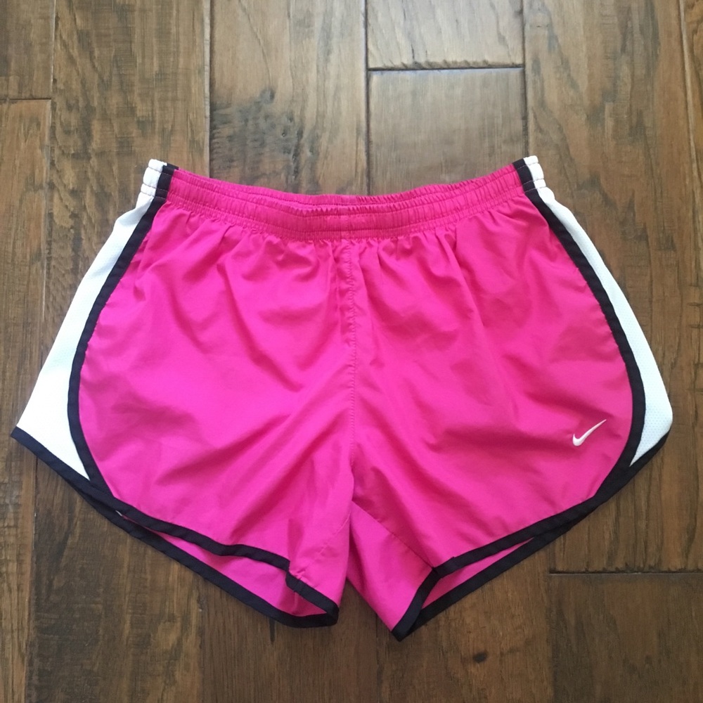 Girl’s Nike Tempo Shorts - Pink - L